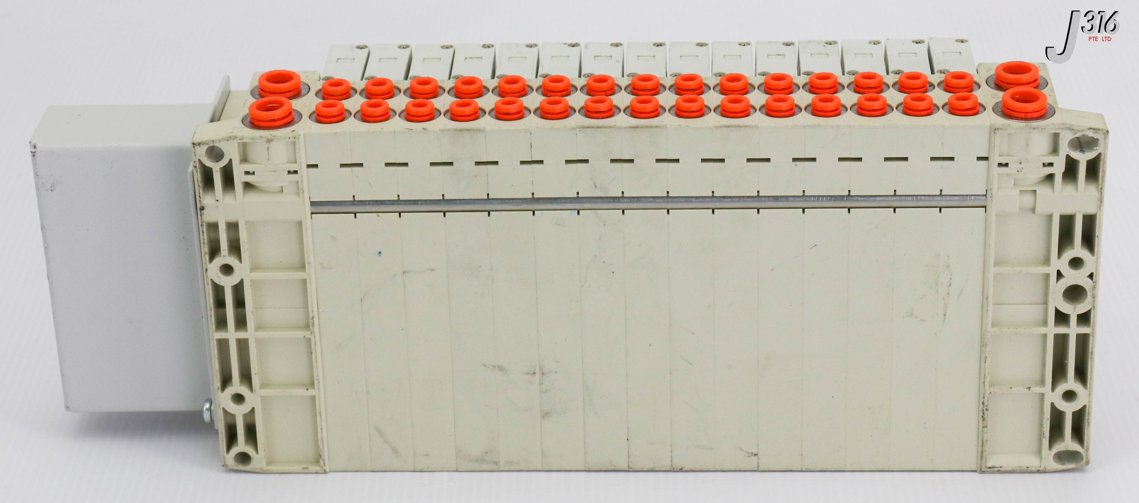 16501 SMC 15 SLOTS PNEU MANF W/SV1400-5FZ-X15 AMAT SS5V1-DUQ00521